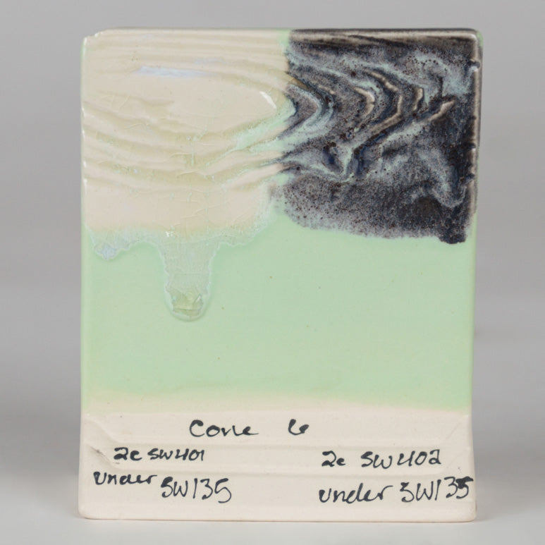 Na SW-401 Light Flux (vlevo) a SW-402 Dark Flux (vpravo), cone 6 – oxidace